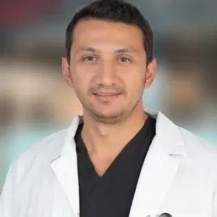 Doç. Dr. Yasin Yitgin — Üroloji, Küçükçekmece, İstanbul. Portre fotoğrafı.