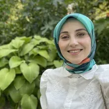 Psk. Betül Özalp — Psikoloji. Portre fotoğrafı.