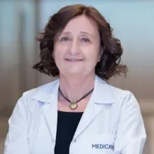 Prof. Dr. Canan Ağalar — Tıbbi Mikrobiyoloji, Ataşehir, İstanbul. Portre fotoğrafı.