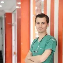 Uzm. Dr. Özgür Gözlüklü — İzmir. Portre fotoğrafı.