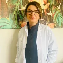 Uzm. Dr. Emine Dilek Bahçekapılı Yıldırım — Dermatoloji, İstanbul. Portre fotoğrafı.