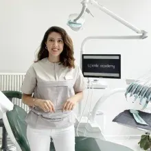 Dr. Dt. Yaprak Kalkan — İstanbul. Portre fotoğrafı.