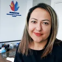 Fzt. Hilal Boşnak Özcan — Fizyoterapi Ve Rehabilitasyon. Portre fotoğrafı.