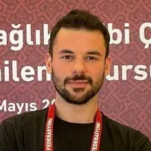 Fzt. Mert Aksoy — Fizyoterapi Ve Rehabilitasyon. Portre fotoğrafı.