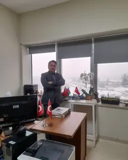 Prof. Dr. Sedat Işıkay profilinde yer alan galeri fotoğrafı.