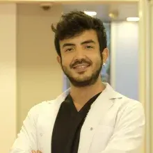 Uzm. Dt. Osman Öztürk — Periodontoloji, Kartal, İstanbul. Portre fotoğrafı.