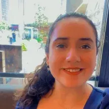 Psk. Zeynep Seray Akyol — Psikoloji, İzmir. Portre fotoğrafı.