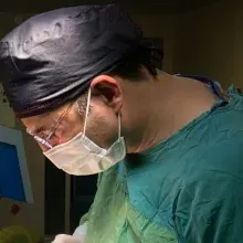 Op. Dr. Tamer Tekin — Beyin Ve Sinir Cerrahisi, İstanbul. Portre fotoğrafı.