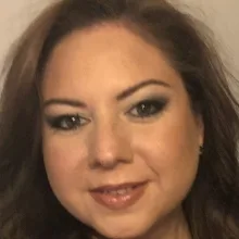 Uzm. Psk. Derya Yalçın — Psikoloji, İstanbul. Portre fotoğrafı.
