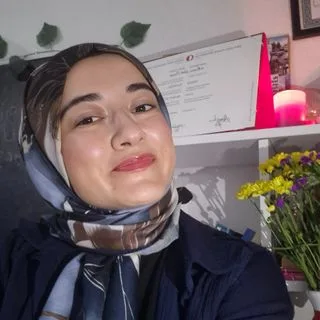 Psk. Hatice Gül Özcan — Psikoloji. Portre fotoğrafı.