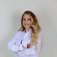 Uzm. Dkt. Yasemin Tekin — Dil ve Konuşma Terapisi, İstanbul. Portre fotoğrafı.
