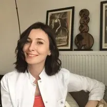 Uzm. Dr. Kübra Makara Peşin — Sakarya. Portre fotoğrafı.