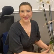Doç. Dr. Oya Bozkurt — Psikiyatri, Gaziosmanpaşa, İstanbul. Portre fotoğrafı.