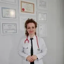Uzm. Dr. Latife Ceylan — Çocuk Sağlığı Ve Hastalıkları, Antalya. Portre fotoğrafı.