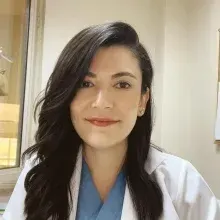 Op. Dr. Hazal Aktan — Kadın Hastalıkları Ve Doğum, Manisa. Portre fotoğrafı.