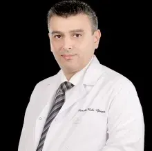 Op. Dr. Ruhi Güngör — Üroloji, İstanbul. Portre fotoğrafı.