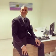 Doç. Dr. Mustafa Celalettin Haksal — Genel Cerrahi, İstanbul. Portre fotoğrafı.