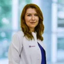 Uzm. Dr. Aslı Tutan — Psikiyatri, İzmir. Portre fotoğrafı.