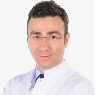 Doç. Dr. Kaya Turan — Ortopedi Ve Travmatoloji, İstanbul. Portre fotoğrafı.