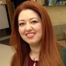 Dt. Dilber Hacıoğlu — Diş Hekimi, İstanbul. Portre fotoğrafı.
