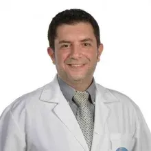 Dt. Emre Palabıyık — Diş Hekimi, Tepebaşı, Eskişehir. Portre fotoğrafı.