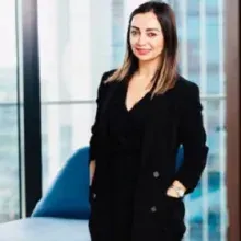 Fzt. Yelda Öztürk — Fizyoterapi Ve Rehabilitasyon. Portre fotoğrafı.