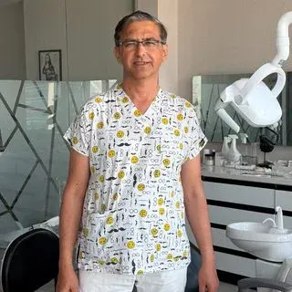 Dt. Hakan Saylam — Diş Hekimi, Ankara. Portre fotoğrafı.