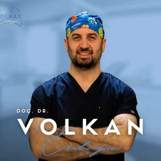 Doç. Dr. Volkan Erdoğu — Göğüs Cerrahisi, Bakırköy, İstanbul. Portre fotoğrafı.