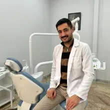 Dt. Nuh Cemal Şahin — Diş Hekimi, Ankara. Portre fotoğrafı.