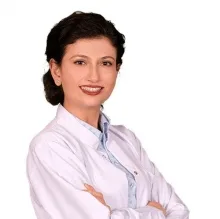 Dt. Deniz Ayman — Diş Hekimi, İstanbul. Portre fotoğrafı.