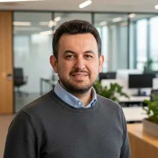Op. Dr. Mustafa Kıraç — Kadın Hastalıkları Ve Doğum, Ceylanpınar, Şanlıurfa. Portre fotoğrafı.