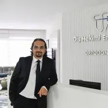Uzm. Dt. Engin Yıldıran — Mersin. Portre fotoğrafı.