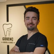 Uzm. Dt. Mehmet Güvenç — Balıkesir. Portre fotoğrafı.