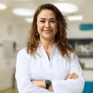 Uzm. Dr. Özlem Güçlüer Balaban — Fiziksel Tıp Ve Rehabilitasyon, Narlıdere, İzmir. Portre fotoğrafı.