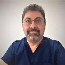Dt. Semir Assaf — Diş Hekimi, Bursa. Portre fotoğrafı.
