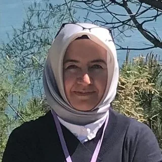 Kl. Psk. Huriye Uzunömeroğlu — Psikoloji, İstanbul. Portre fotoğrafı.