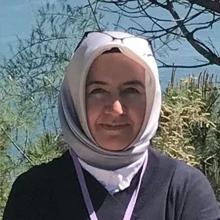 Kl. Psk. Huriye Uzunömeroğlu — Psikoloji, İstanbul. Portre fotoğrafı.