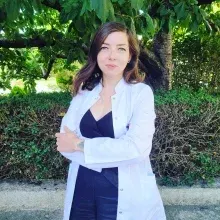 Kl. Psk. Elif Fidan — Psikoloji, İzmir. Portre fotoğrafı.