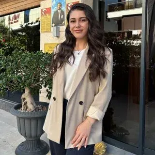 Dyt. Nergiz Adilhan — Diyetisyen, Antalya. Portre fotoğrafı.