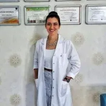 Dyt. Burcu Tuğba Kara — Diyetisyen, Antalya. Portre fotoğrafı.