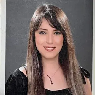 Uzm. Dt. Müge Selin Takizade — Bursa. Portre fotoğrafı.