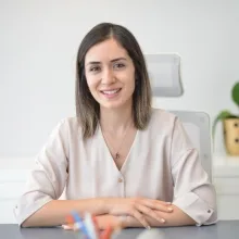 Uzm. Dr. Pelin Ünalan Özperçin — Psikiyatri, Mersin. Portre fotoğrafı.