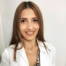 Dyt. Melis Aral — Diyetisyen, Antalya. Portre fotoğrafı.