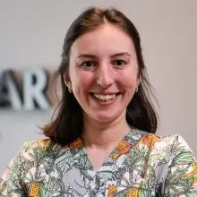 Dr. Dt. Elif Merve Ahlat — İzmir. Portre fotoğrafı.
