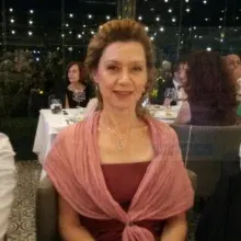 Dt. Yasemin Aydeniz — Diş Hekimi, İstanbul. Portre fotoğrafı.
