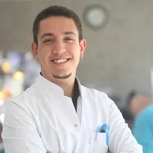 Uzm. Dt. Halil İbrahim Aygün — Antalya. Portre fotoğrafı.