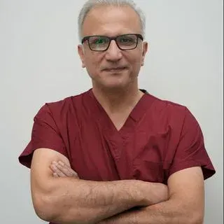 Dt. Mehmet Çelt — Diş Hekimi, İstanbul. Portre fotoğrafı.