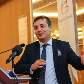 Prof. Dr. Bora Bağış profilinde yer alan galeri fotoğrafı.