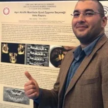 Dr. Dt. Mert Akbaş — İstanbul. Portre fotoğrafı.