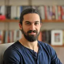 Psk. Ateş Erdoğan — Psikoloji, Kadıköy, İstanbul. Portre fotoğrafı.
